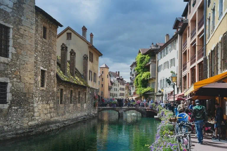 1 milliard d’euros pour relancer les commerces des centres-villes