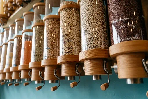 Le Mois du Vrac est organisé par Réseau Vrac, une association qui développe des systèmes alimentaires et non-alimentaires durables.